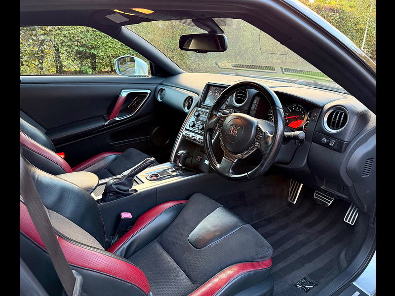 Nissan GT-R 3.8 V6 Black Edition Coupe 2dr Petrol Auto 4WD Euro 4 (485 ps)