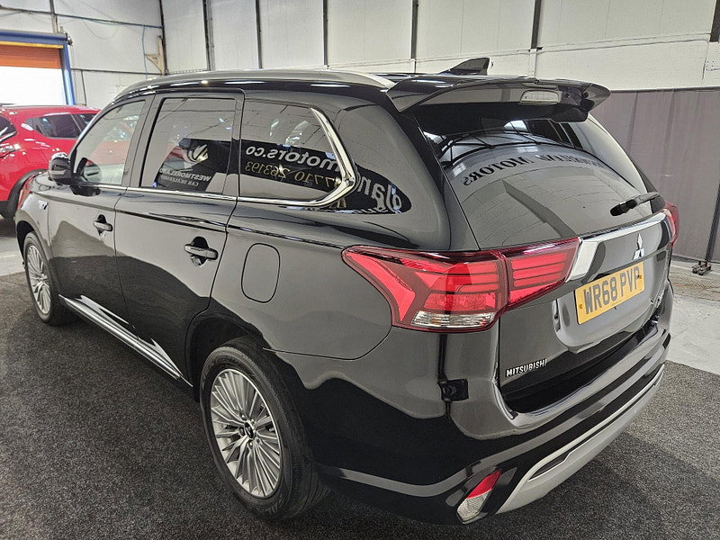 Mitsubishi Outlander 2.4h TwinMotor 13.8kWh 5h CVT 4WD Euro 6 (s/s) 5dr