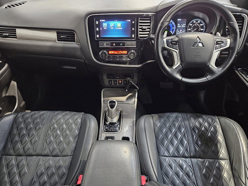 Mitsubishi Outlander 2.4h TwinMotor 13.8kWh 5h CVT 4WD Euro 6 (s/s) 5dr