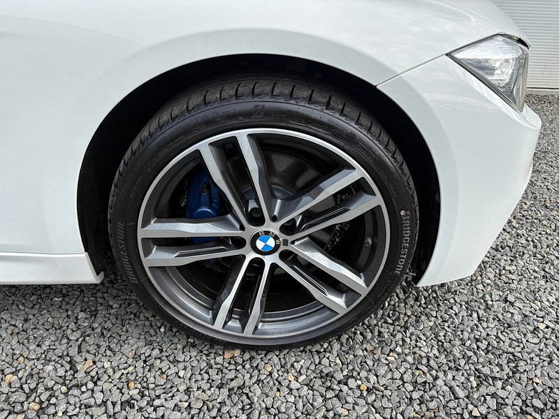 BMW 3 Series 2.0 320d M Sport Shadow Edition Touring 5dr Diesel Auto xDrive Euro 6 (s/s) (190 ps)