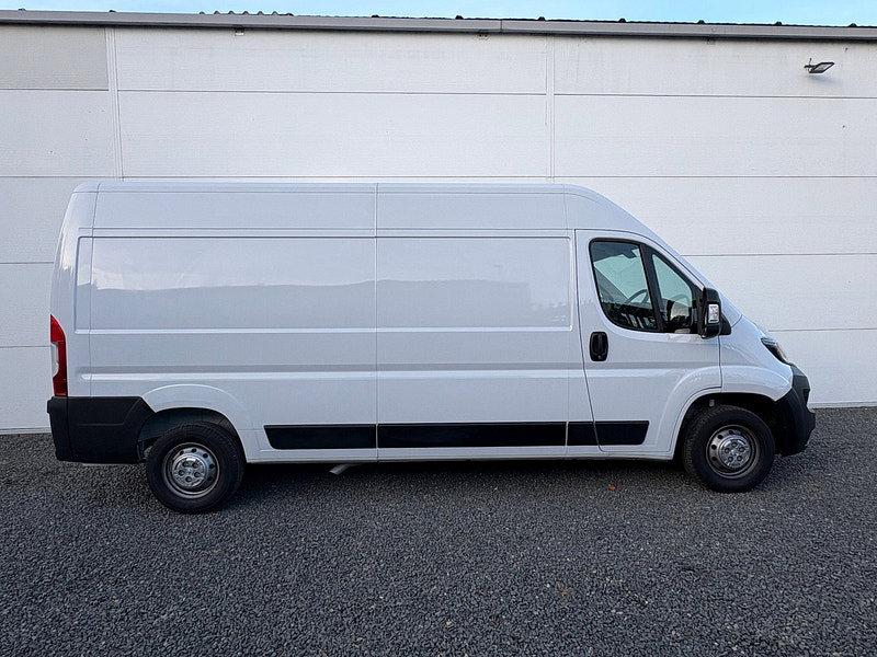 Peugeot Boxer 2.2 BlueHDi 335 Professional Premium + Panel Van 5dr Diesel Manual L3 H2 Euro 6 (s/s) (140 ps)