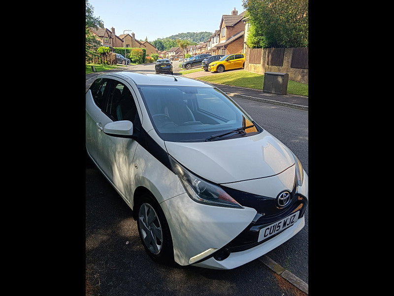 Toyota Aygo 1.0 VVT-i x-play Hatchback 5dr Petrol Manual Euro 5 Euro 5 (68 ps)