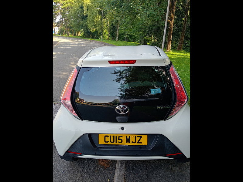 Toyota Aygo 1.0 VVT-i x-play Hatchback 5dr Petrol Manual Euro 5 Euro 5 (68 ps)