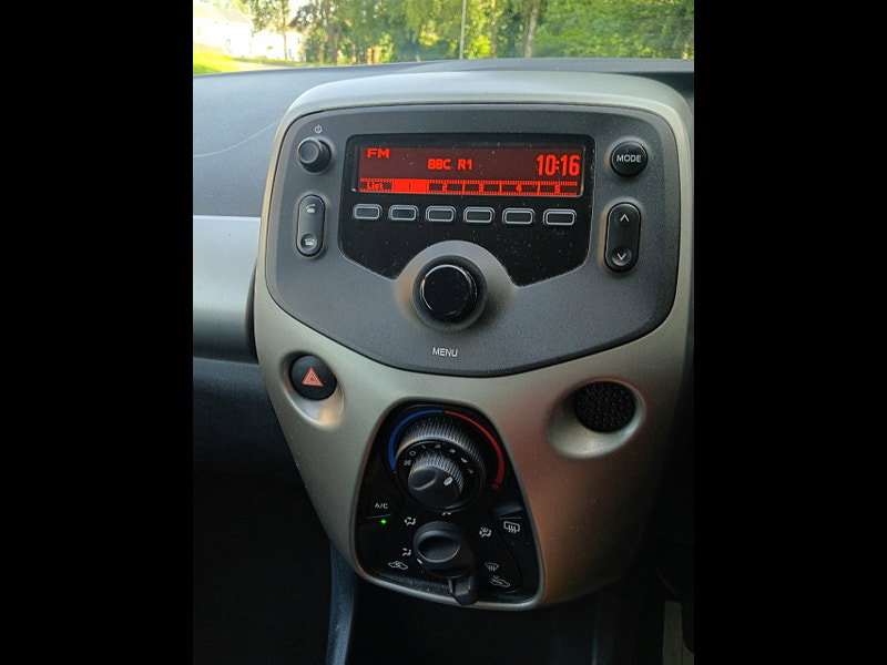 Toyota Aygo 1.0 VVT-i x-play Hatchback 5dr Petrol Manual Euro 5 Euro 5 (68 ps)