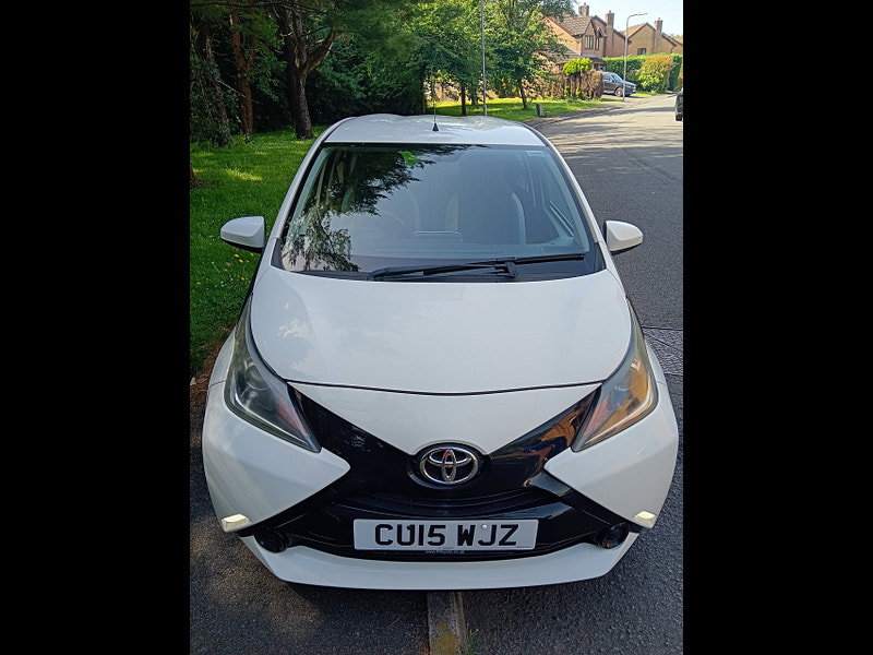 Toyota Aygo 1.0 VVT-i x-play Hatchback 5dr Petrol Manual Euro 5 Euro 5 (68 ps)