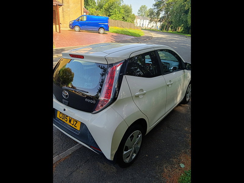 Toyota Aygo 1.0 VVT-i x-play Hatchback 5dr Petrol Manual Euro 5 Euro 5 (68 ps)
