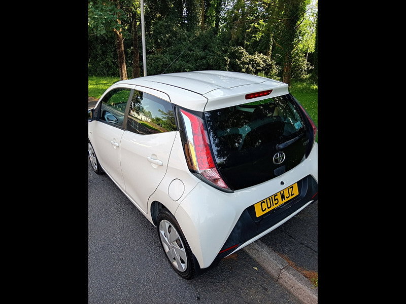 Toyota Aygo 1.0 VVT-i x-play Hatchback 5dr Petrol Manual Euro 5 Euro 5 (68 ps)