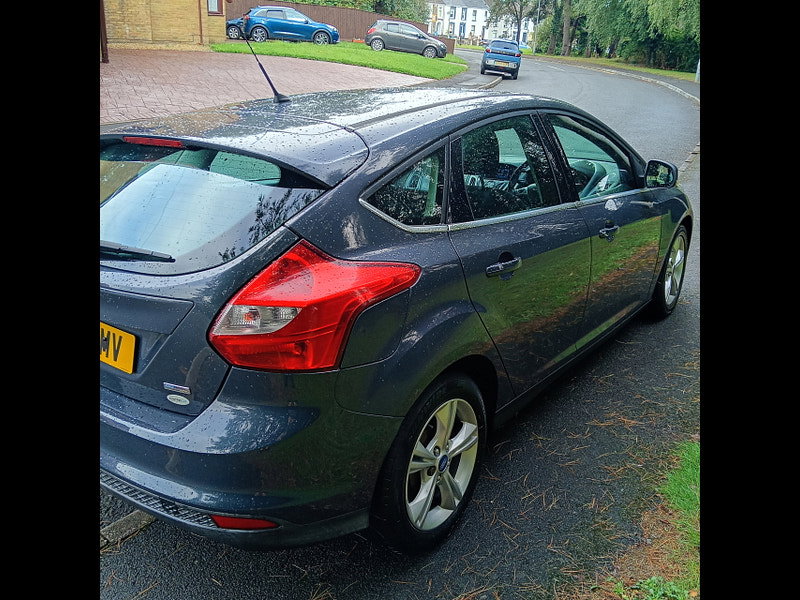 Ford Focus 1.6 TDCi ECOnetic Zetec Hatchback 5dr Diesel Manual Euro 5 (s/s) (105 ps)
