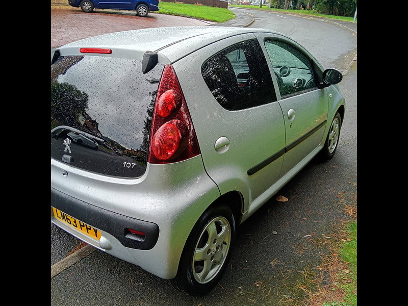 Peugeot 107 1.0 12V Allure Hatchback 5dr Petrol Manual Euro 5 (68 ps)