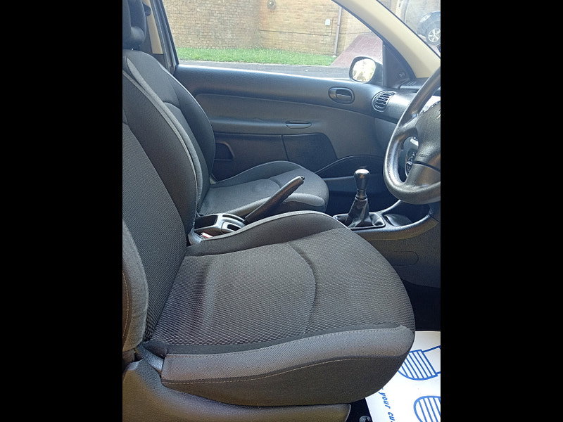 Peugeot 206 1.4 Look Hatchback 3dr Petrol Manual (152 g/km, 75 bhp)