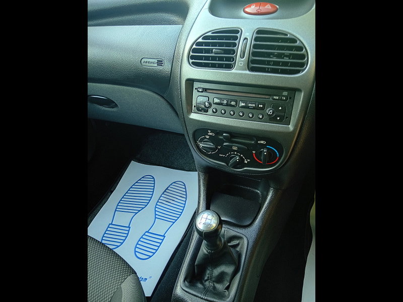 Peugeot 206 1.4 Look Hatchback 3dr Petrol Manual (152 g/km, 75 bhp)