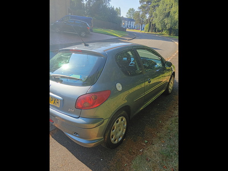 Peugeot 206 1.4 Look Hatchback 3dr Petrol Manual (152 g/km, 75 bhp)