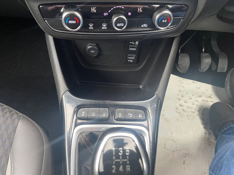 Vauxhall Crossland X 1.6L TECH LINE NAV ECOTEC S/S 5dr Diesel Manual Euro 6 (98 bhp)