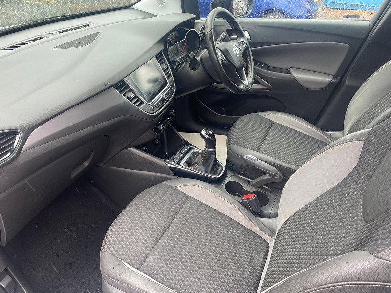 Vauxhall Crossland X 1.6L TECH LINE NAV ECOTEC S/S 5dr Diesel Manual Euro 6 (98 bhp)
