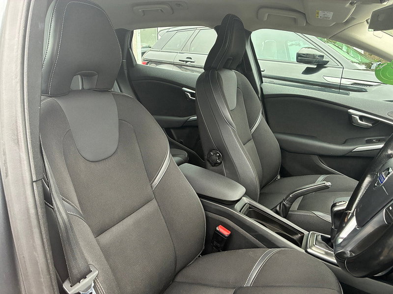 Volvo V40 1.6 T2 SE Hatchback 5dr Petrol Manual Euro 5 (s/s) (120 ps)