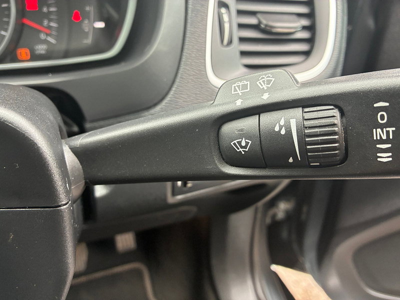 Volvo V40 1.6 T2 SE Hatchback 5dr Petrol Manual Euro 5 (s/s) (120 ps)