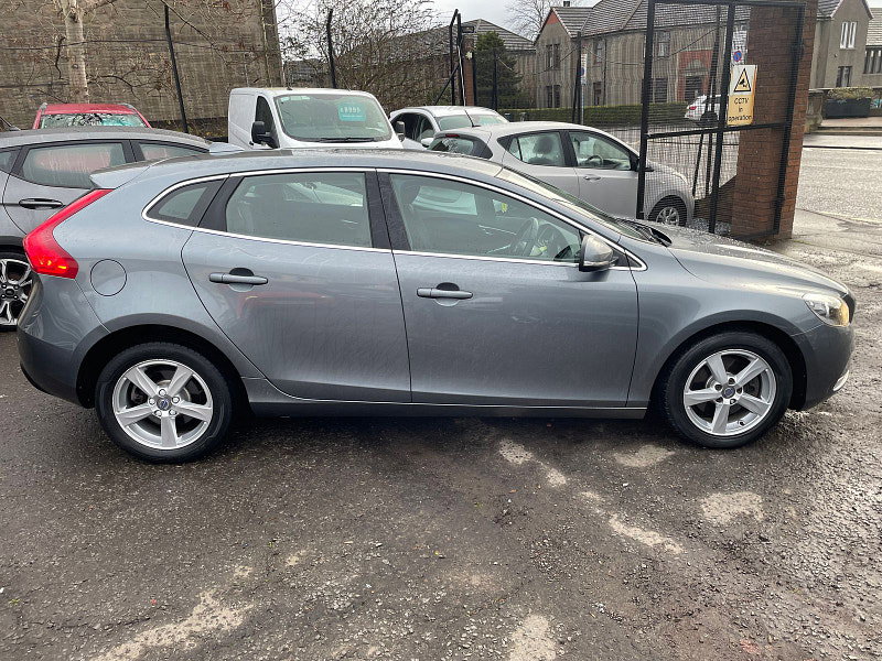 Volvo V40 2.0L SE Nav D2 Hatchback 5dr Diesel Manual Euro 6 (118 bhp)