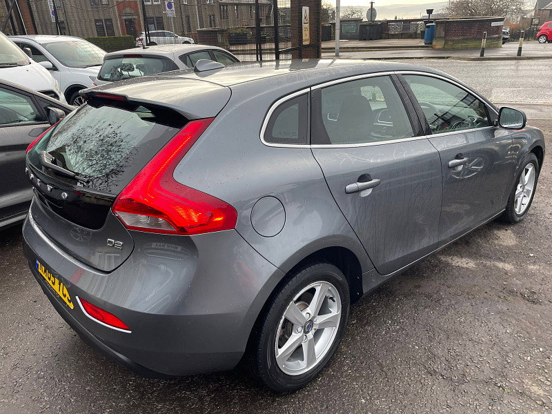 Volvo V40 2.0L SE Nav D2 Hatchback 5dr Diesel Manual Euro 6 (118 bhp)