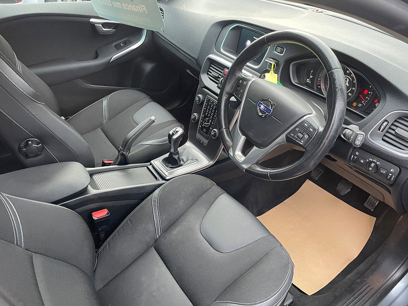 Volvo V40 2.0L SE Nav D2 Hatchback 5dr Diesel Manual Euro 6 (118 bhp)