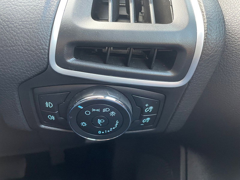 Ford Focus 1.6L Titanium Navigator Auto Hatchback 5dr Petrol Automatic Euro 5 (123 bhp)