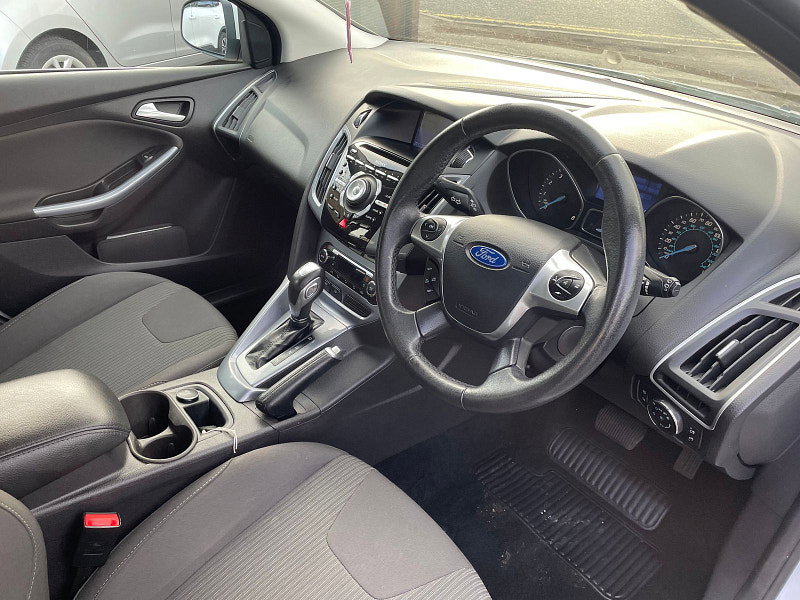 Ford Focus 1.6L Titanium Navigator Auto Hatchback 5dr Petrol Automatic Euro 5 (123 bhp)