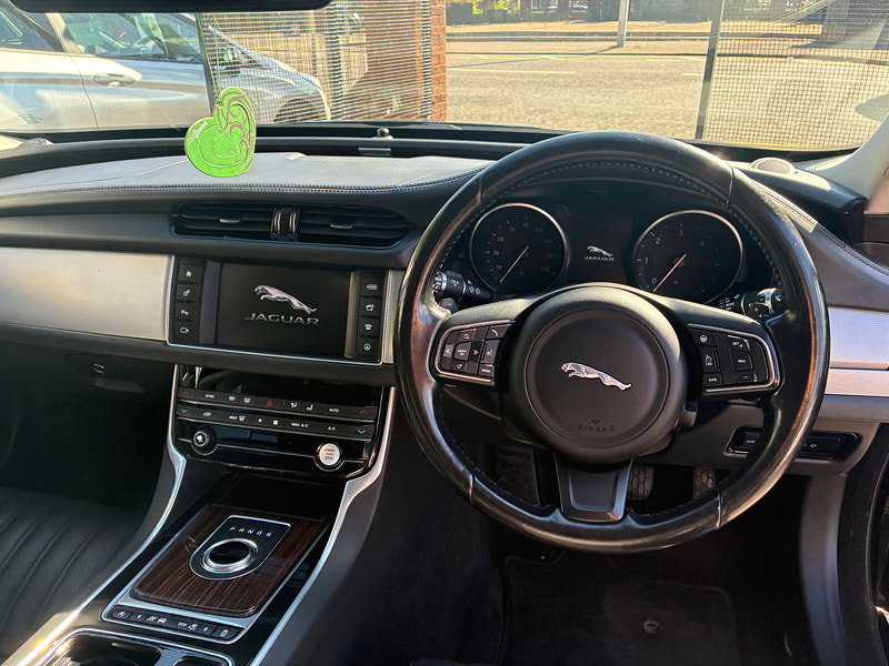 Jaguar XF 2.0d Portfolio Saloon 4dr Diesel Auto Euro 6 (s/s) (180 ps)