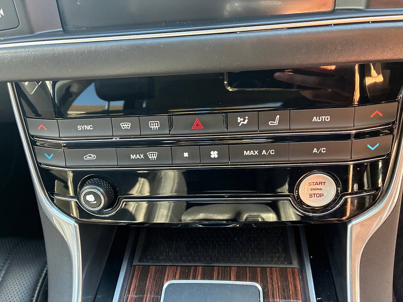 Jaguar XF 2.0d Portfolio Saloon 4dr Diesel Auto Euro 6 (s/s) (180 ps)