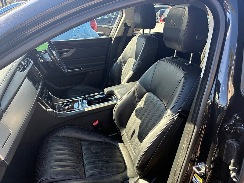 Jaguar XF 2.0d Portfolio Saloon 4dr Diesel Auto Euro 6 (s/s) (180 ps)