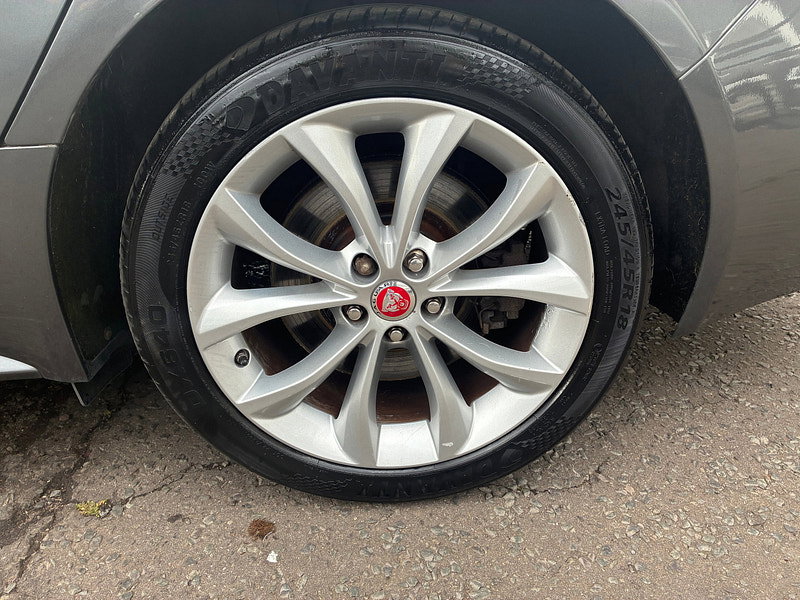 Jaguar XF 2.0d R-Sport Saloon 4dr Diesel Auto AWD Euro 6 (s/s) (180 ps)