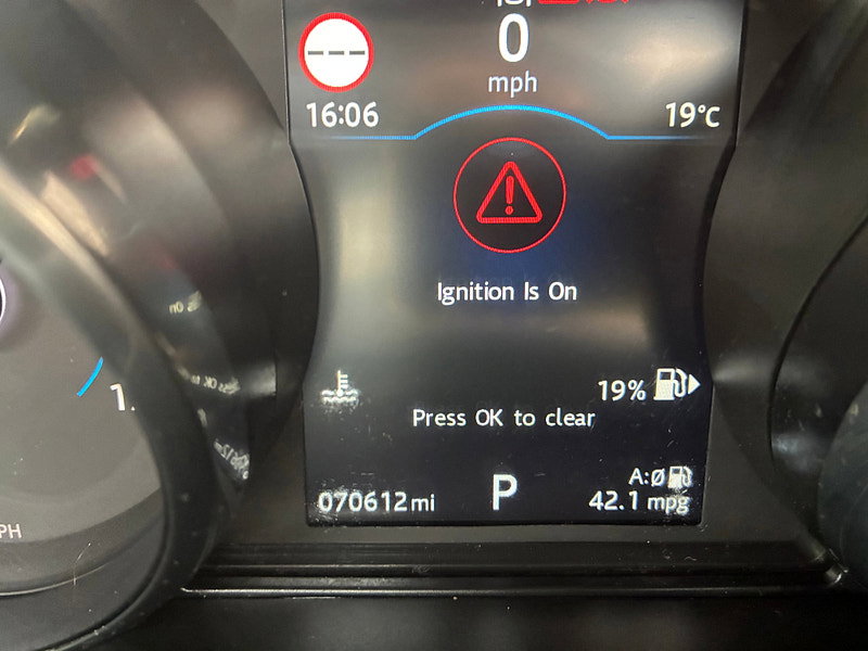 Jaguar XF 2.0d R-Sport Saloon 4dr Diesel Auto AWD Euro 6 (s/s) (180 ps)