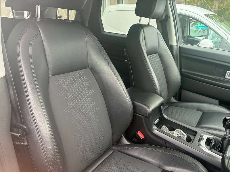 Land Rover Discovery Sport 2.0 TD4 SE Tech SUV 5dr Diesel Manual 4WD Euro 6 (s/s) (180 ps)