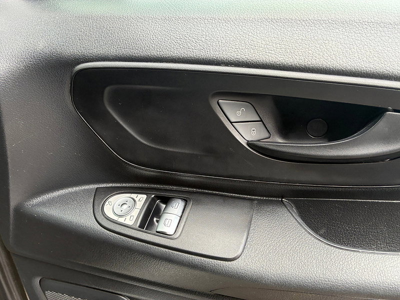 Mercedes-Benz Vito 2.1 114 CDI Progressive Panel Van 5dr Diesel Manual RWD L2 Euro 6 (s/s) (136 ps)