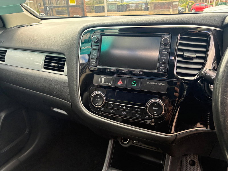 Mitsubishi Outlander 2.0h 12kWh GX4h SUV 5dr Petrol Plug-in Hybrid CVT 4WD Euro 5 (s/s) (200 ps)