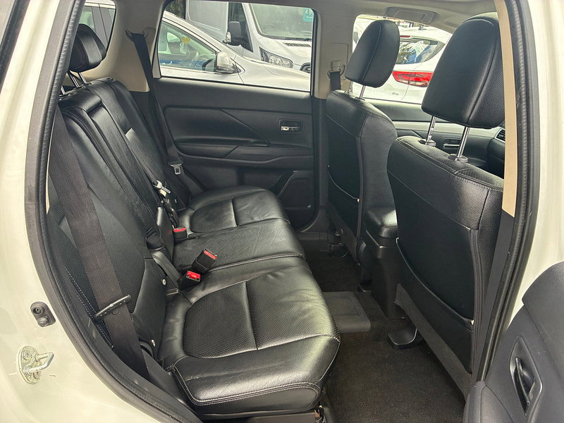 Mitsubishi Outlander 2.0h 12kWh GX4h SUV 5dr Petrol Plug-in Hybrid CVT 4WD Euro 5 (s/s) (200 ps)