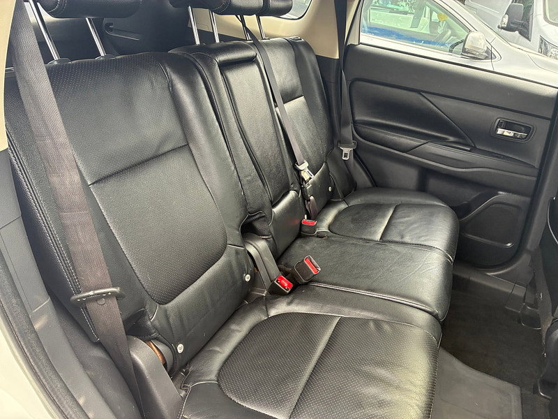 Mitsubishi Outlander 2.0h 12kWh GX4h SUV 5dr Petrol Plug-in Hybrid CVT 4WD Euro 5 (s/s) (200 ps)