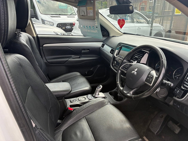 Mitsubishi Outlander 2.0h 12kWh GX4h SUV 5dr Petrol Plug-in Hybrid CVT 4WD Euro 5 (s/s) (200 ps)