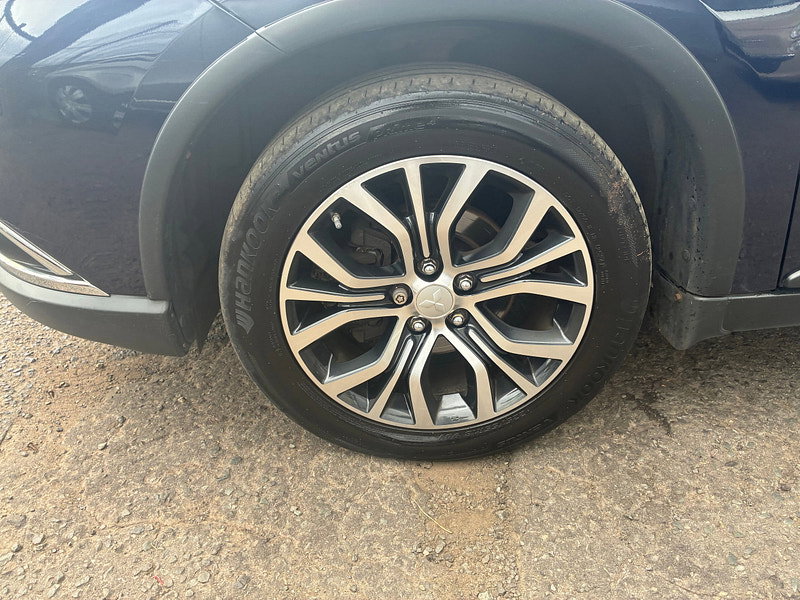 Mitsubishi Outlander 2.2 DI-D 4 SUV 5dr Diesel Manual 4WD Euro 6 (s/s) (147 ps)