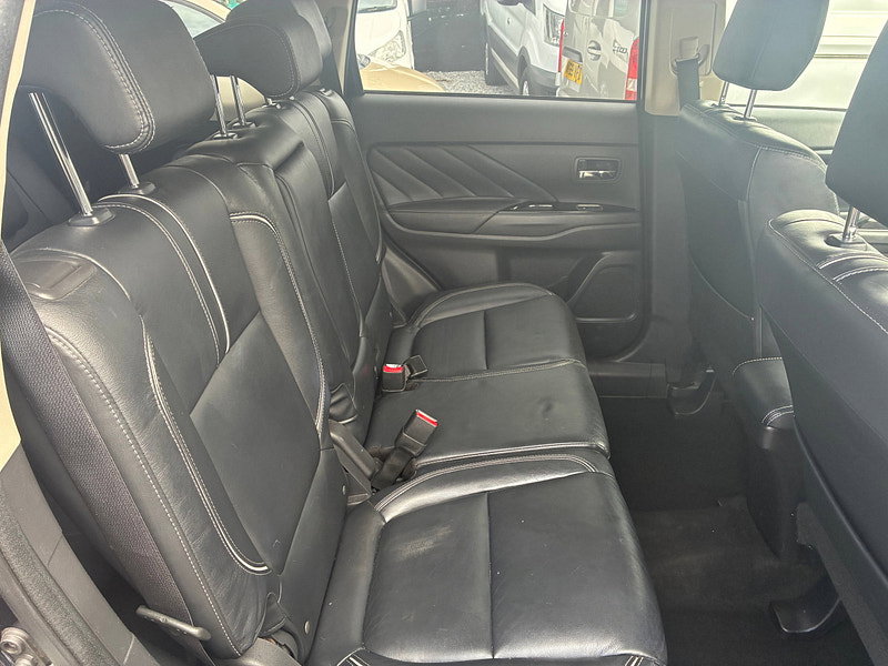 Mitsubishi Outlander 2.2 DI-D 4 SUV 5dr Diesel Manual 4WD Euro 6 (s/s) (147 ps)