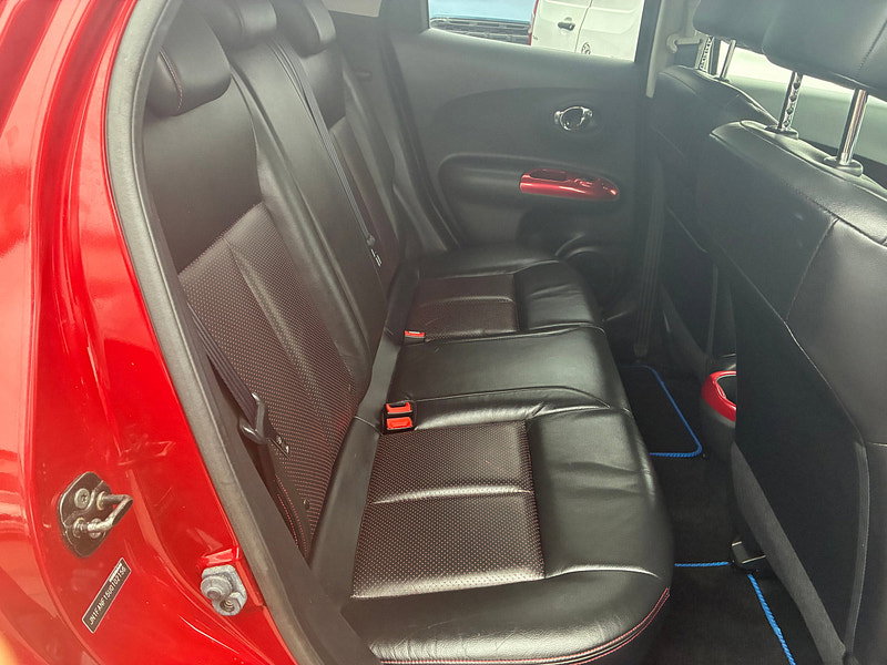 Nissan Juke 1.6 DIG-T Tekna SUV 5dr Petrol CVT 4WD Euro 5 (190 ps)