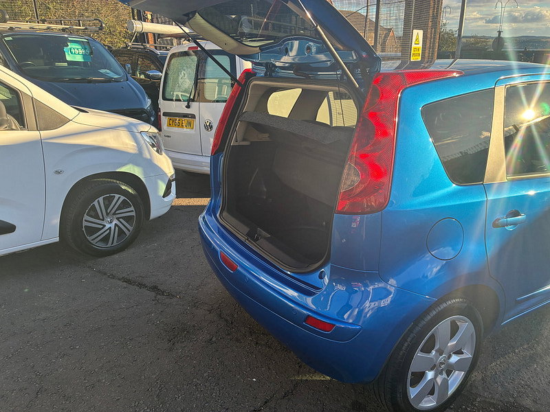 Nissan Note 1.6 16V Tekna Hatchback 5dr Petrol Auto Euro 4 (110 ps)