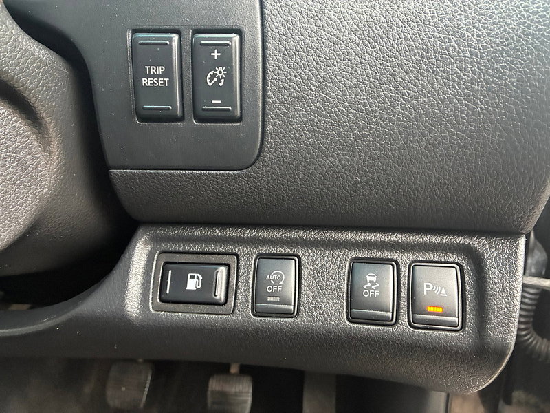 Nissan Navara 2.3 dCi Tekna Pickup Double Cab 4dr Diesel Manual 4WD Euro 6 (s/s) (190 ps)