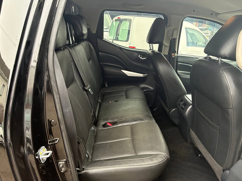 Nissan Navara 2.3 dCi Tekna Pickup Double Cab 4dr Diesel Manual 4WD Euro 6 (s/s) (190 ps)