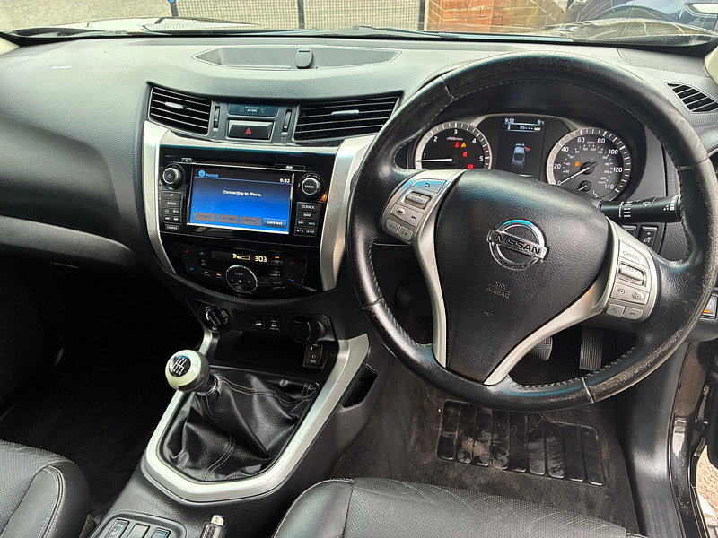 Nissan Navara 2.3 dCi Tekna Pickup Double Cab 4dr Diesel Manual 4WD Euro 6 (s/s) (190 ps)