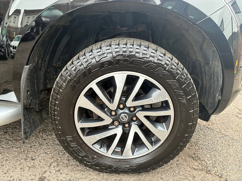 Nissan Navara 2.3 dCi Tekna Pickup Double Cab 4dr Diesel Manual 4WD Euro 6 (s/s) (190 ps)