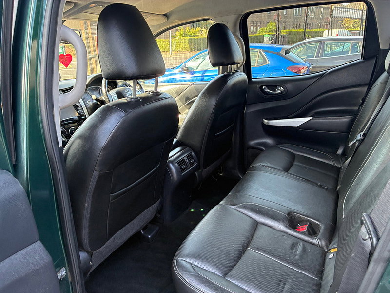 Nissan Navara 2.3 dCi Tekna Pickup Double Cab 4dr Diesel Auto 4WD Euro 6 (190 ps)
