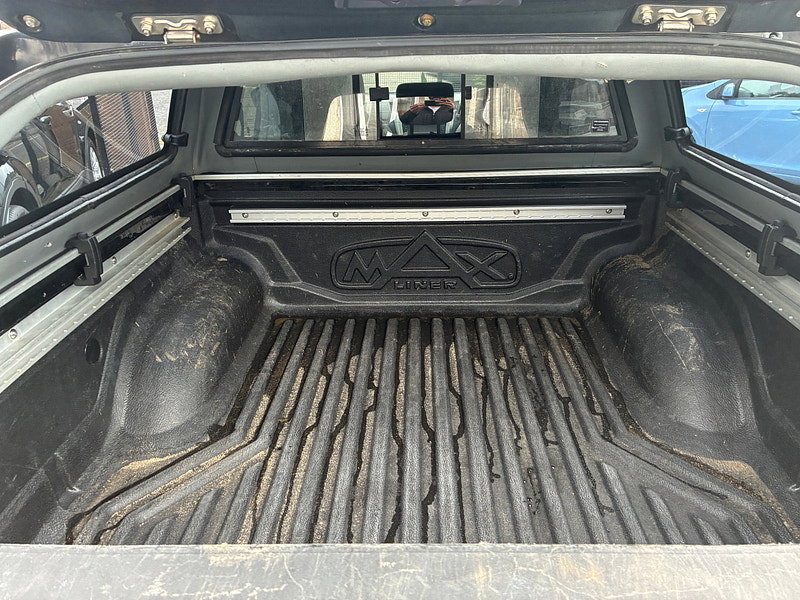 Nissan Navara 2.3 dCi Tekna Pickup Double Cab 4dr Diesel Auto 4WD Euro 6 (190 ps)