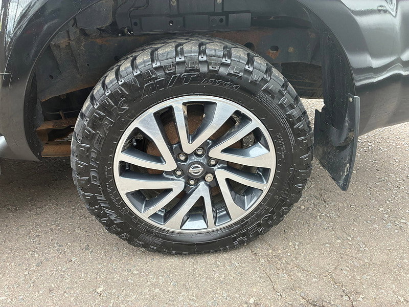 Nissan Navara 2.3 dCi Tekna Pickup Double Cab 4dr Diesel Auto 4WD Euro 6 (190 ps)