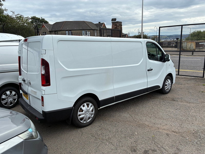 Nissan NV300 1.6 dCi 1.2t Acenta Panel Van 5dr Diesel Manual L2 H1 Euro 6 (120 ps)