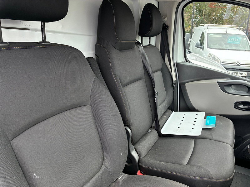 Nissan NV300 1.6 dCi 1.2t Acenta Panel Van 5dr Diesel Manual L2 H1 Euro 6 (120 ps)