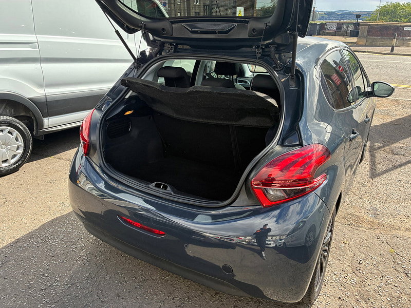 Peugeot 208 1.2 PureTech Allure Premium Hatchback 5dr Petrol Manual Euro 6 (82 ps)